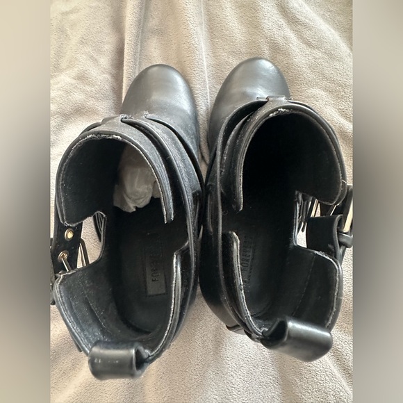 Never Worn Forever 21 Cutout Ankle Booties - Picture 3 of 6